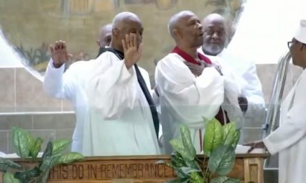 Denzel Washingtons neues Leben als Priester: Alles Wissenswerte