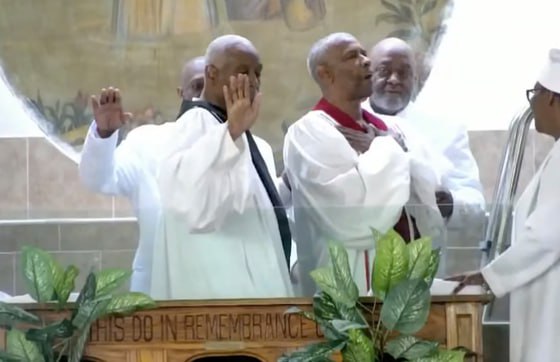 Denzel Washingtons neues Leben als Priester: Alles Wissenswerte