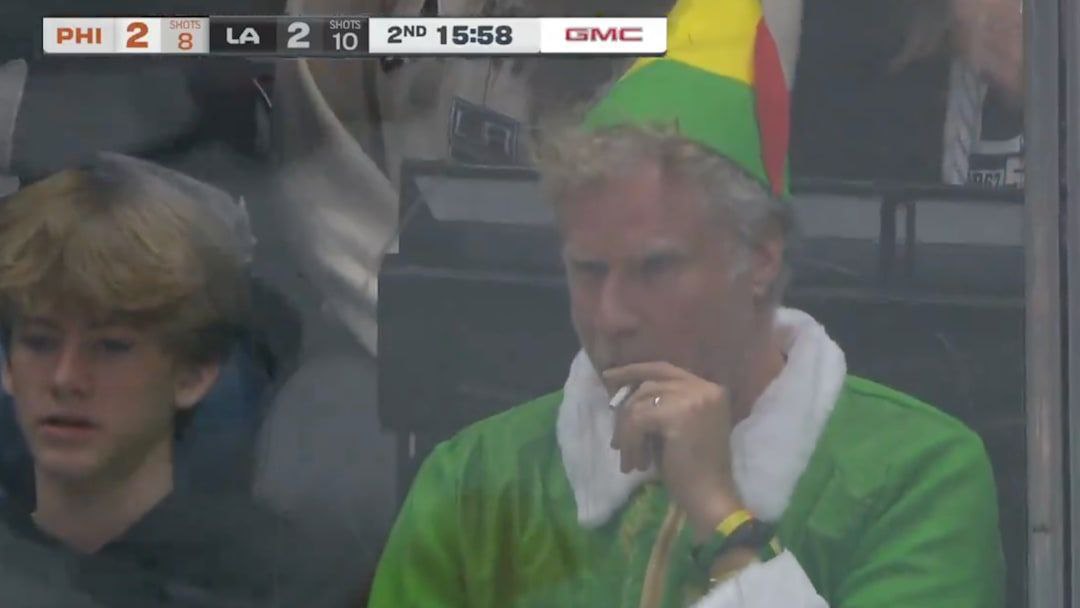 Will Ferrell begeistert als Buddy der Elf beim Eishockeyspiel