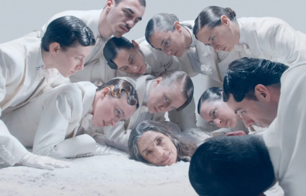 Review They’ll Turn to Dust : Carlos Marquez-Marset orchestrates a tender dance with death in a live musical