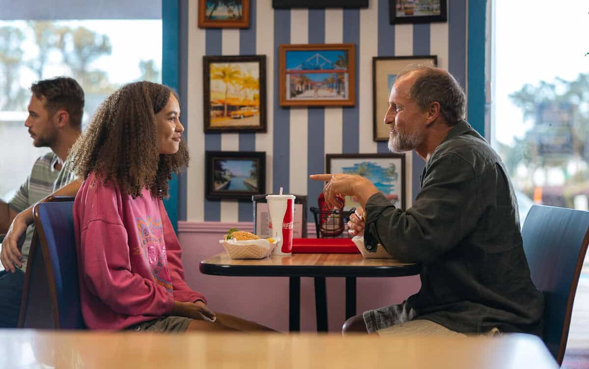 Teenager-Rebellion, seltsame Freundschaften und die Akzeptanz des Unvermeidlichen. Wie ist der Film Sunshine Coast mit Woody Harrelson ausgefallen?