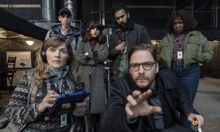 Das Franchise ist eine Satire über die Dreharbeiten zu einem Superhelden-Blockbuster