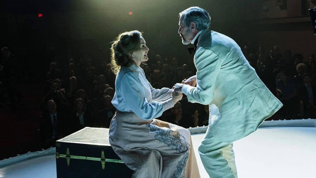 Vergessenheit ist schlimmer als der Tod. Sehen Sie den Film The Great Lillian Hall über eine an Demenz erkrankte Schauspielerin