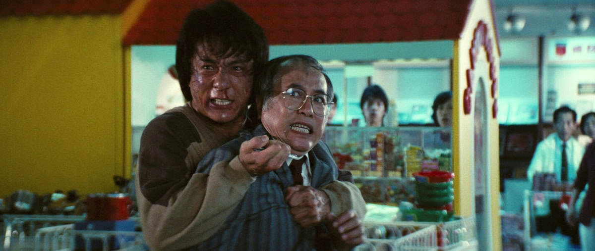 Von Jackie Chan bis Charlize Theron: waghalsige Schauspieler, die ihre eigenen Stunts am Set ausführen
