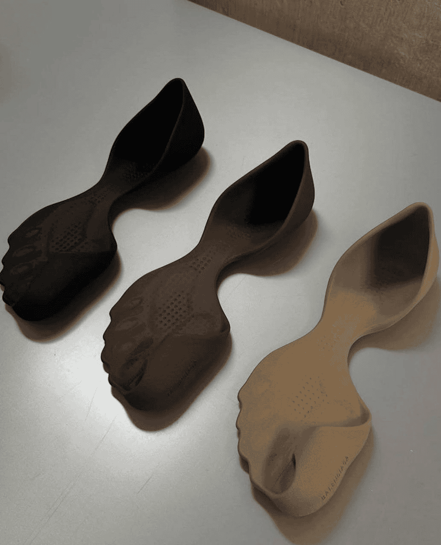 Immer verrückter, oder die neuen Schuhe von Balensiaga.