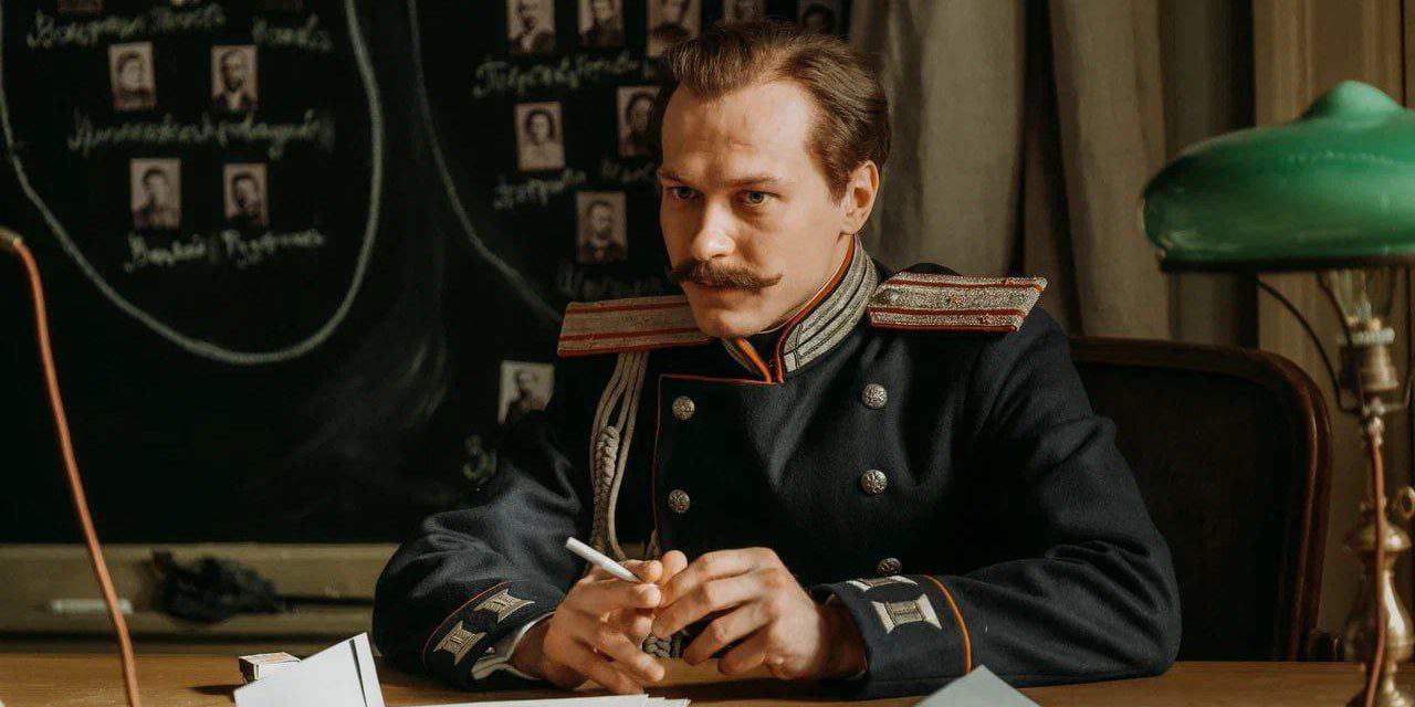 Chroniken der Russischen Revolution: Ein fesselndes Drama