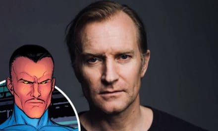 Ulrich Thomsen als Sinestro in der Serie „Fackeln“