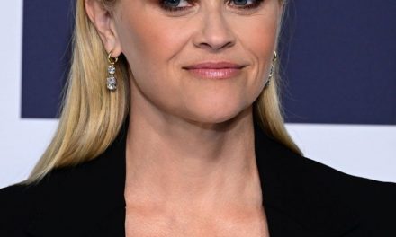 Alexandra Daddario, Reese Witherspoon & Julia Stiles: Stars!