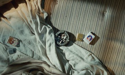 Fascinierende Anfangscredits im Film „Queer“ entdecken!