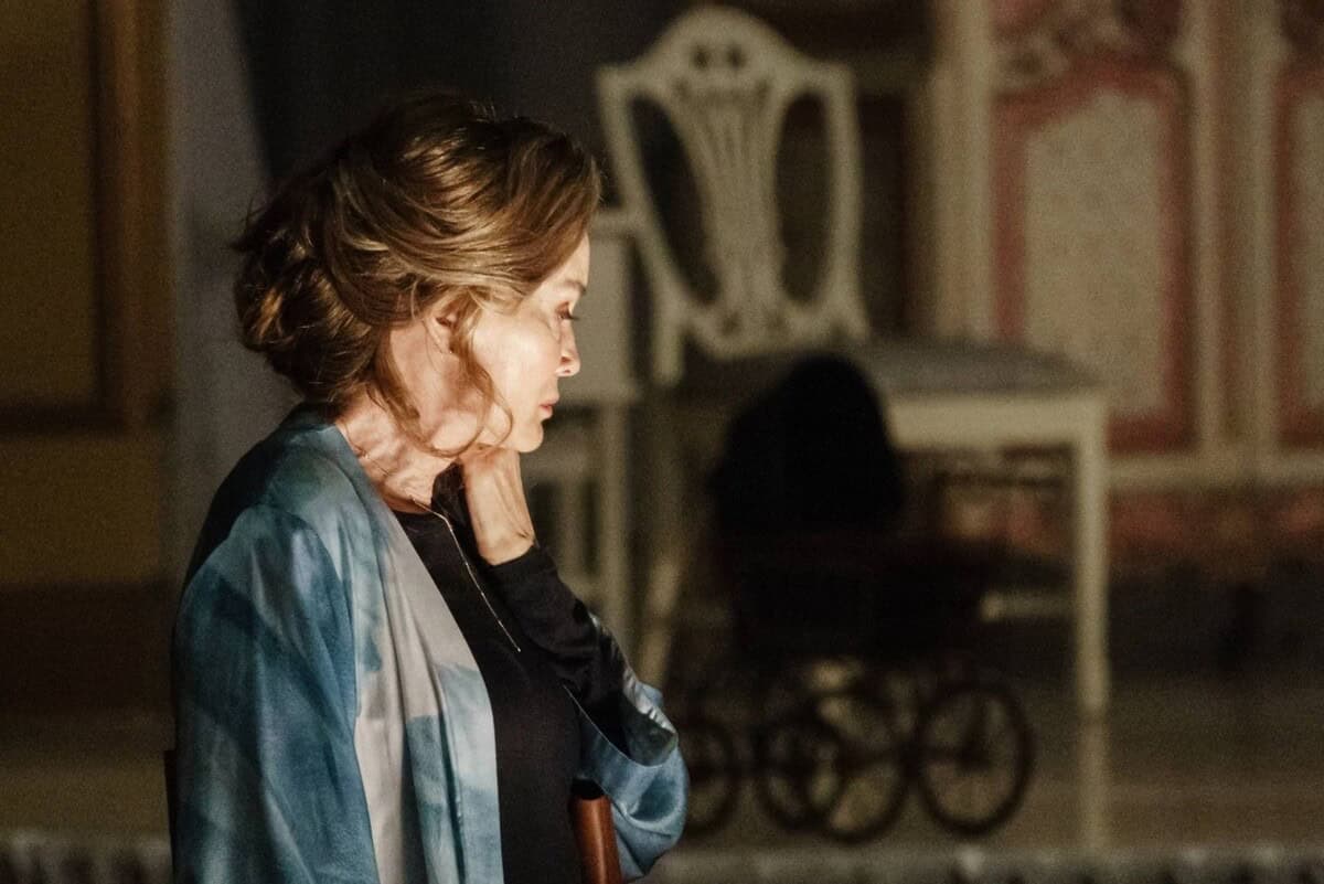 Vergessenheit ist schlimmer als der Tod. Sehen Sie den Film The Great Lillian Hall über eine an Demenz erkrankte Schauspielerin