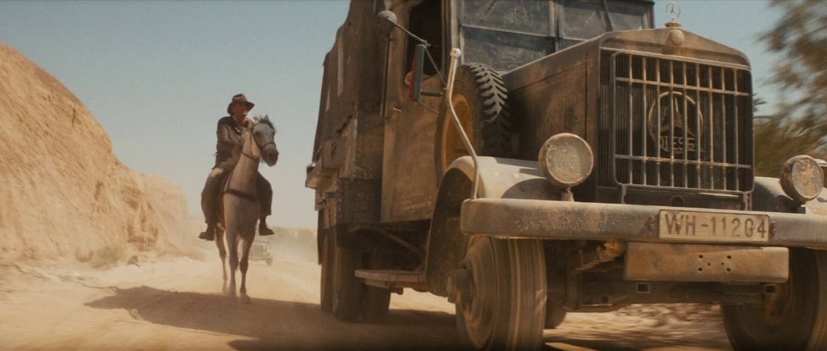 Von Jackie Chan bis Charlize Theron: waghalsige Schauspieler, die ihre eigenen Stunts am Set ausführen