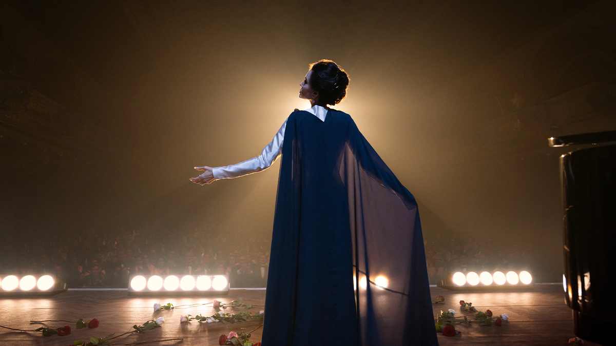  Maria - movie review | Beauty and all.
