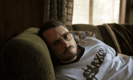 Ein leichter Film mit einer spannenden Handlung. Komödie und Verbrechen.