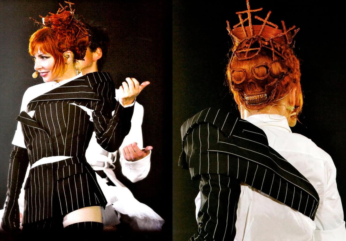 Mylène Farmer ist eine Sängerin mit ungewöhnlichen Outfits