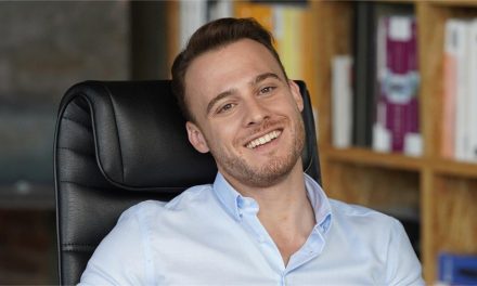 Der türkische Schauspieler Kerem Bursin wird zum ersten Mal Vater