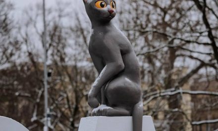 Neue Statue des Katers aus „Поток“ in Riga enthüllt