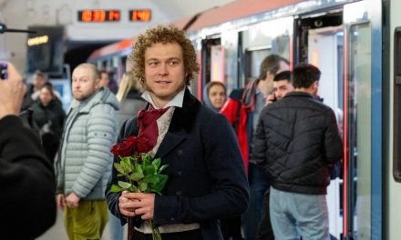 Jura Borisov begeistert in Moskau mit Puschkin-Hommage