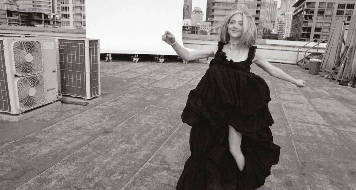 Amanda Seyfried: Eleganz und Vielseitigkeit in L’Officiel