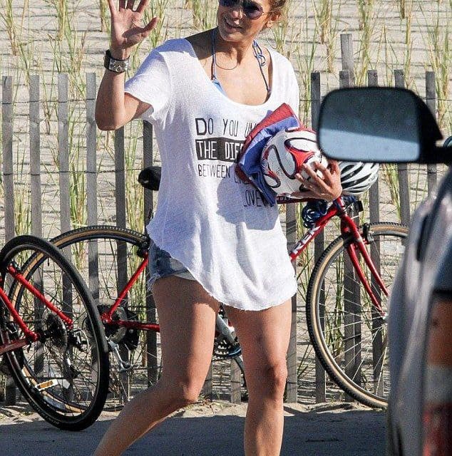 Jennifer Lopez genießt eine Auszeit am Meer im Januar 2024