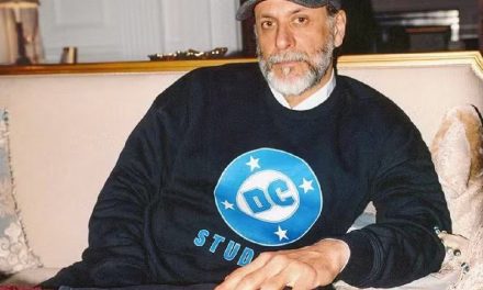 Luca Guadagnino zeigt DC Studios T-Shirt – Kunst trifft Popkultur