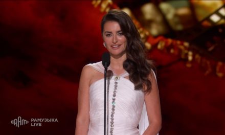 Penelope verleiht den Preis für besten internationalen Film!