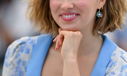 Hailee Lu Richardson: Talentierte Schauspielerin im Aufstieg