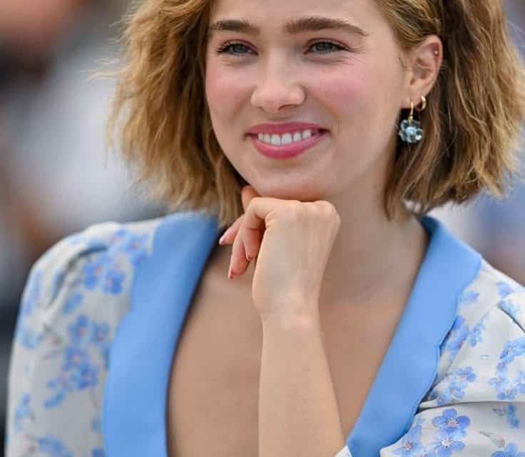 Hailee Lu Richardson: Talentierte Schauspielerin im Aufstieg