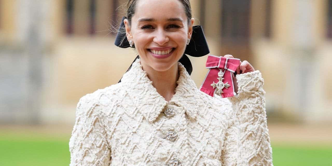Emilia Clarke erhält Orden für Wohltätigkeitsarbeit