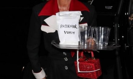 Kate Beckinsale begeistert mit elegantem Halloween-Stewardess-Kostüm