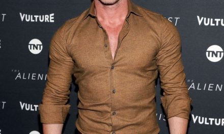 Herzlichen Glückwunsch zum 45. Geburtstag, Luke Evans!