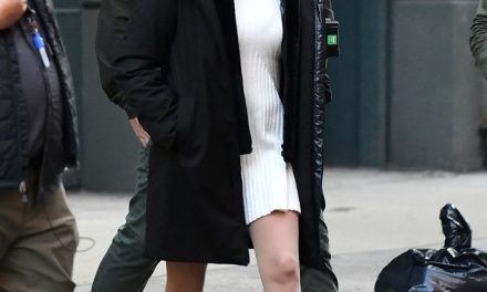 Penélope Cruz begeistert mit modischen Schuhen in NYC