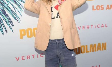 Spektakuläre Premiere von „Der Poolreiniger“ mit Stars