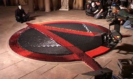 „V wie Vendetta“: Die Kraft eines fallenden Dominosteins