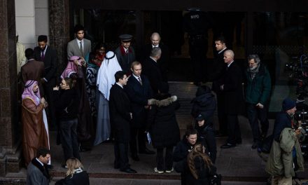 „Der Zauberer des Kremls“: Jude Law als junger Putin