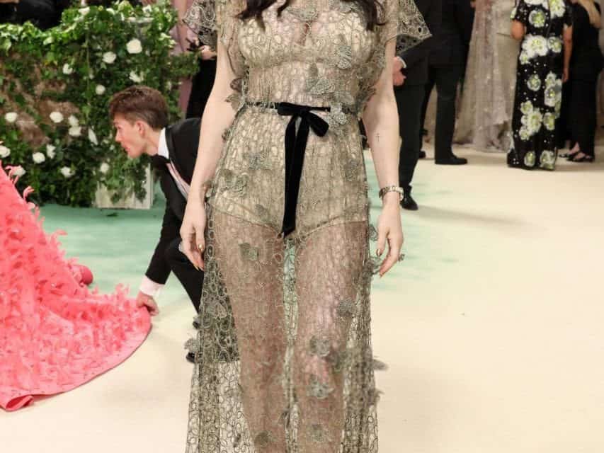 Alexandra Daddario: Glamour und Kontroversen auf dem roten Teppich