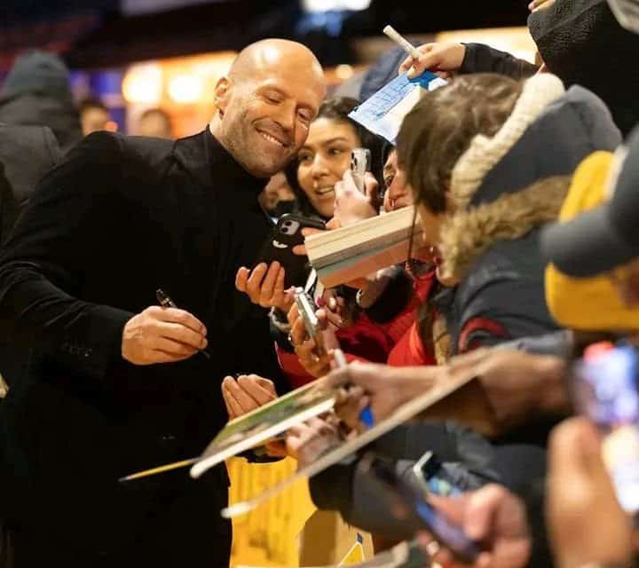 Jason Statham begeistert bei Premiere von „Der Imker“