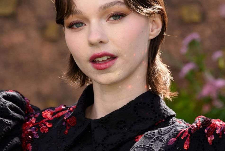 Emma Meyers begeistert bei „Minecraft“-Premiere in London