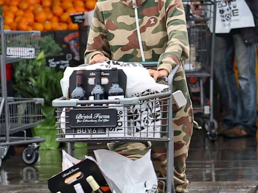 Halle Berry: Trendiges Camouflage-Outfit und Selbstpflege