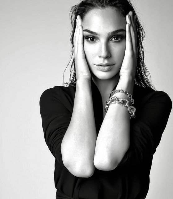 Gal Gadot begeistert mit neuer Fotosession im Dezember 2023