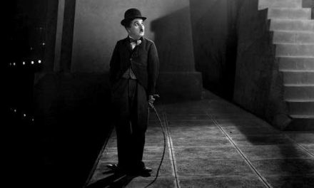 Charlie Chaplin: Der Flâneur des Stummfilms