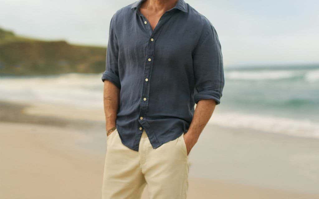 Chris Hemsworth: Stil und Charisma am malerischen Strand