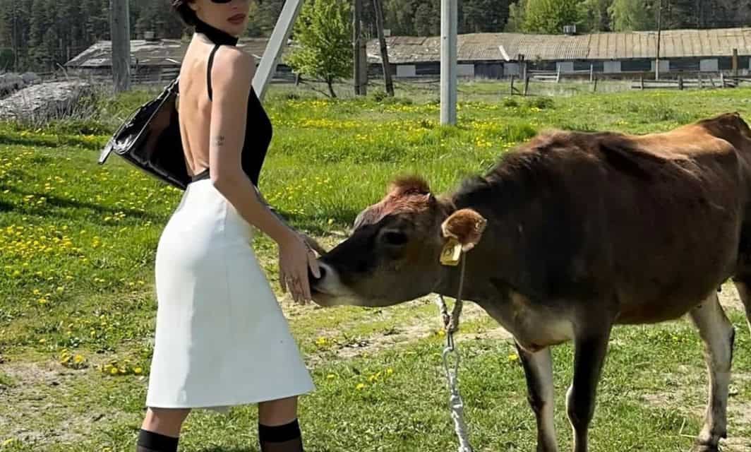 Nastja Ivleeva findet Glück in der Natur von Berlin